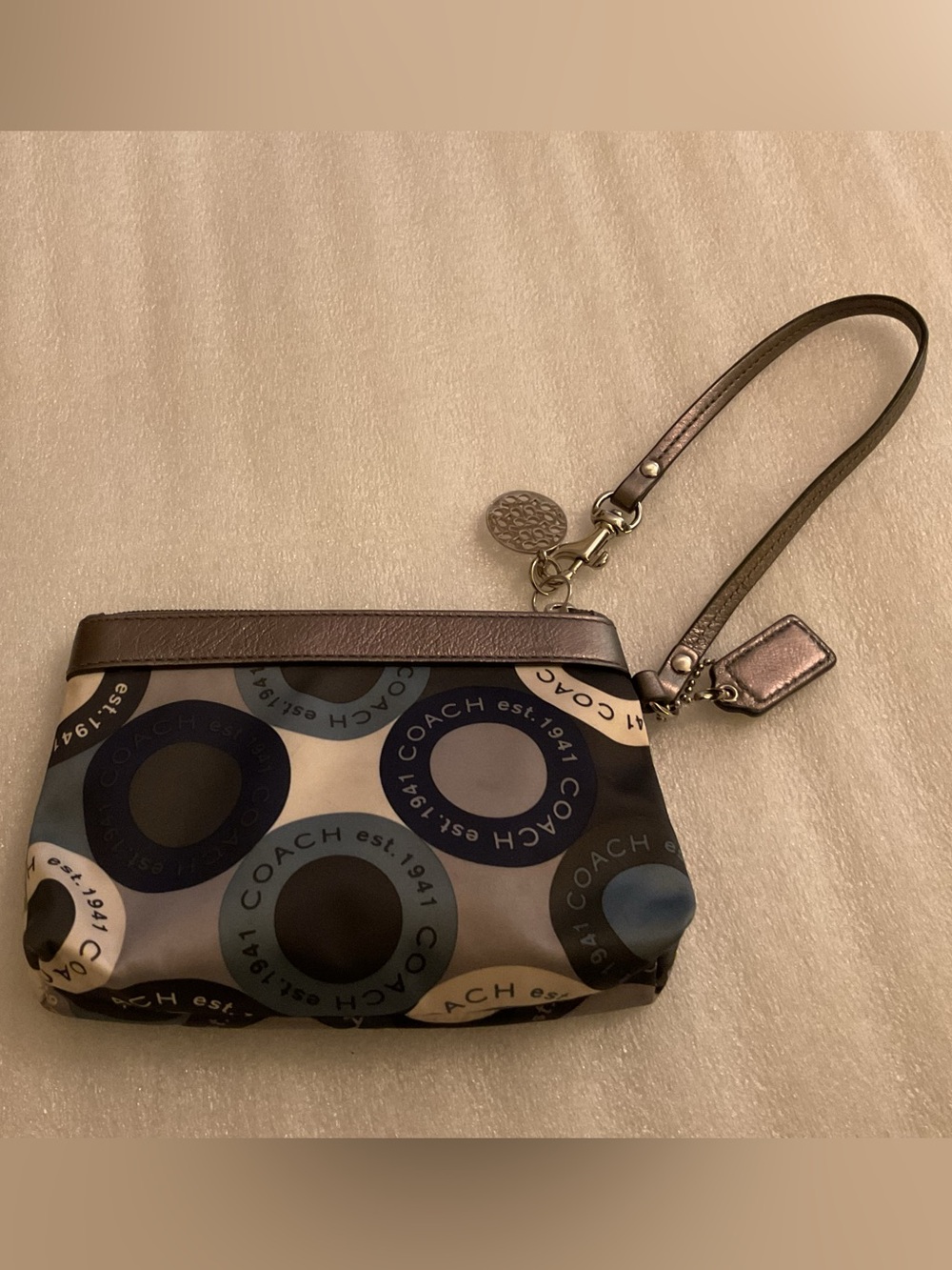 COACH Est. 1941 Graphic Circle Print Wristlet With Pristine Medallion & Hangtag - Picture 6 of 12